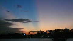 フォーン河に夕日が落ちて、フエ市・ベトナム